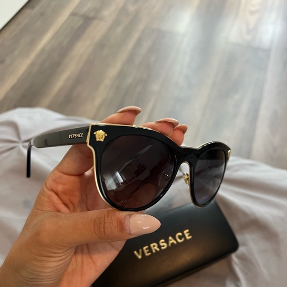 Versace Sunglasses - Picture 3 of 6